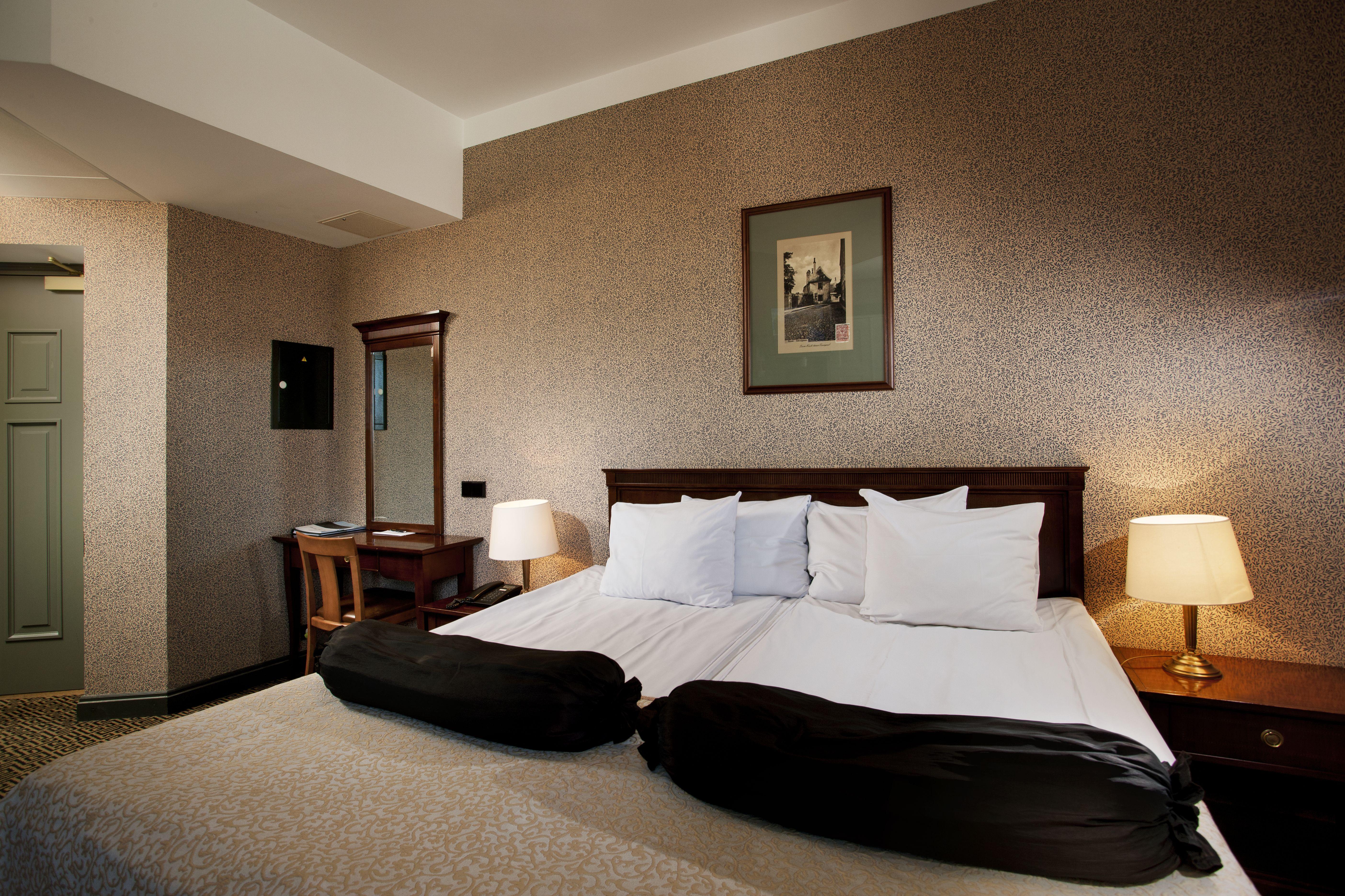 Hestia Hotel Barons Old Town Талин Стая снимка